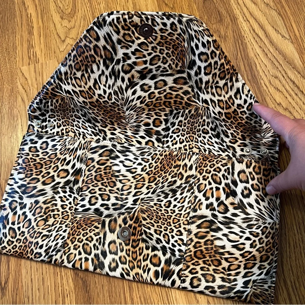 Leopard Print Clutch - Picture 4 of 13